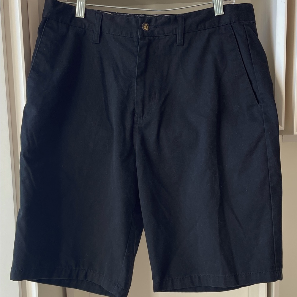 Volcom Frickin Chino Short. Flat front Classic Style in Black Size 33. GUC